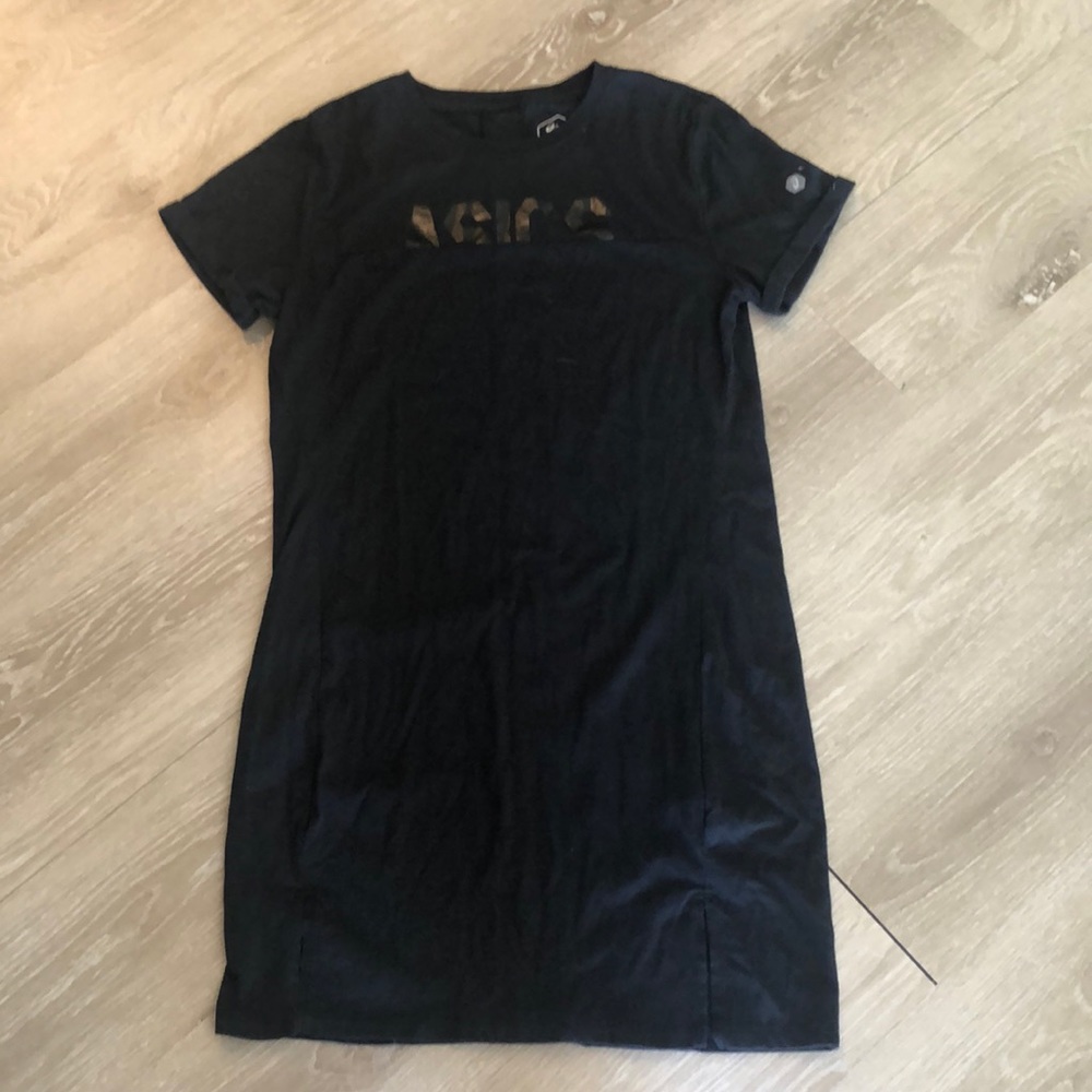 ASICS Short Sleeved T-shirt Workout Dress